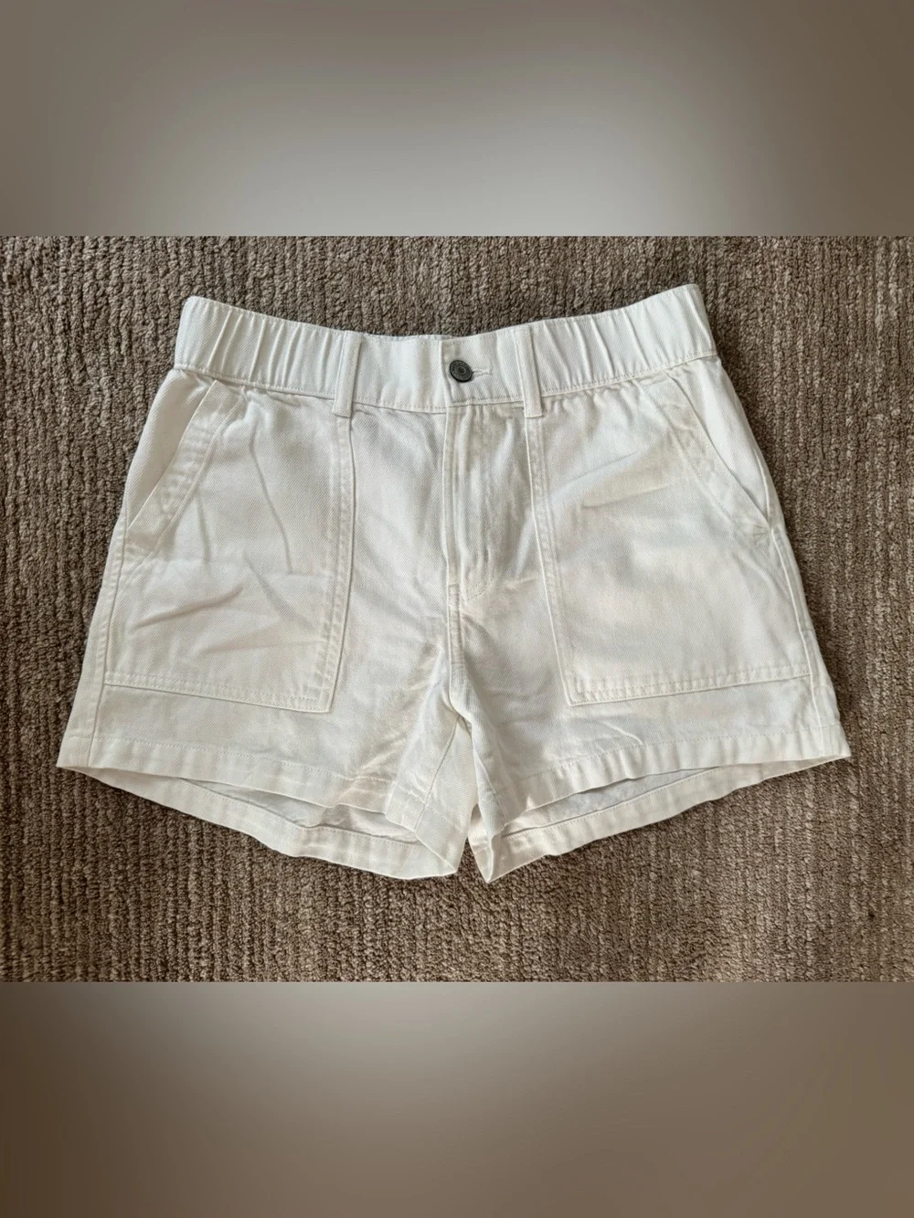 Women's White Gap Shorts Size Medium NWOT